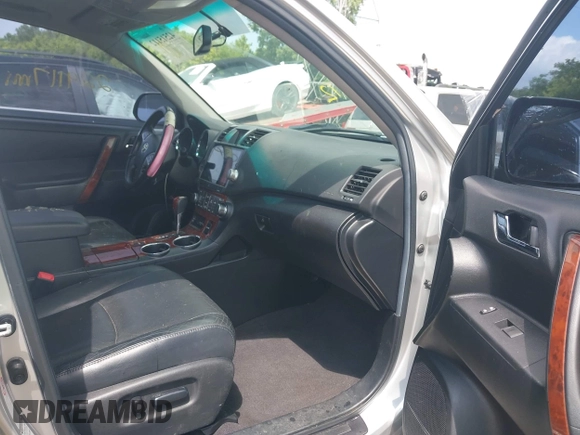 2011 Toyota Highlander Limited with VIN 5TDDK3EH4BS088031, listed as a IAAI auction lot 42515112 with 229,117 mi miles and . Bid and sale history available at DreamBid. Image 5.