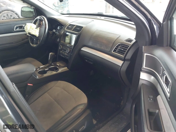 2017 Ford Explorer XLT with VIN 1FM5K8D85HGD91711, listed as a IAAI auction lot 41848391 with 106,577 mi miles. Bid and sale history available at carsss.com. Image 5.