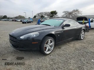 2005 Aston Martin DB9 z VIN SCFAD01A05GA01135, wystawiony jako Copart lot #47689715 z przebiegiem Nie podano mil oraz Tytuł czysty. Historia ofert i sprzedaży dostępna na DreamBid. Obrazek 1.