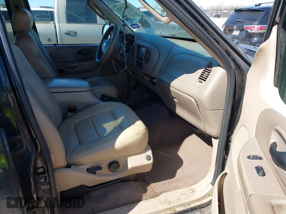 2003 Ford F-150 XLT with VIN 1FTRW07L83KC62296, listed as a IAAI auction lot 41689891 with 272,210 mi miles. Bid and sale history available at carsss.com. Image 5.
