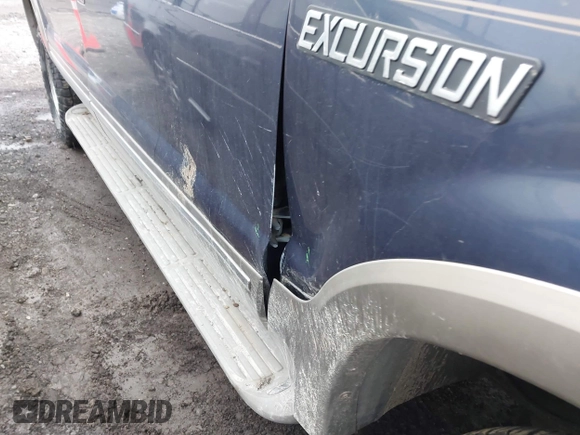 2002 Ford Excursion Limited с VIN 1FMNU43SX2EA77555, выставлен на аукционе IAAI как лот 41526308 с пробегом 274 040 миль миль и . История ставок и продаж доступна на DreamBid. Изображение 19.