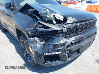 2025 Jeep Grand Cherokee Limited с VIN 1C4RJKBG1S8646906, выставлен на аукционе IAAI как лот 42466166 с пробегом 2 151 миль миль и . История ставок и продаж доступна на DreamBid. Изображение 6.