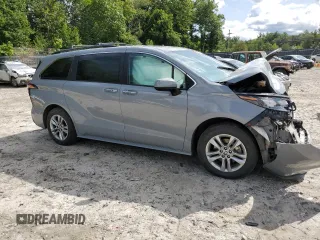 2022 Toyota Sienna XLE Woodland Edition with VIN 5TDASKFC3NS047202, listed as a Copart auction lot 68211834 with 0 mi miles and Salvage Title. Bid and sale history available at carsss.com. Image 4.