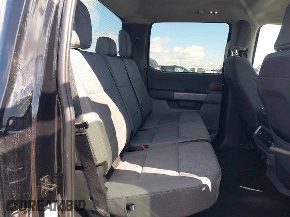2024 Ford F-150 Lightning XLT z VIN 1FTVW3LK3RWG06339, wystawiony jako IAAI lot #41664763 z przebiegiem 9 891 mil mil oraz . Historia ofert i sprzedaży dostępna na DreamBid. Obrazek 8.