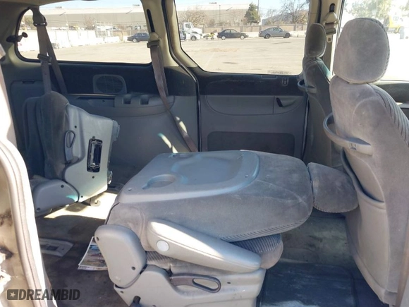 1996 Dodge Caravan LE with VIN 1B4GP54LXTB280611, listed as a IAAI auction lot 41349056 with 252,825 mi miles. Bid and sale history available at carsss.com. Image 8.