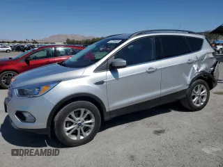 2018 Ford Escape SE z VIN 1FMCU9GD0JUB98731, wystawiony jako Copart lot #57256435 z przebiegiem 54 084 mil mil oraz Szkoda całkowita • Salvage title. Historia ofert i sprzedaży dostępna na DreamBid. Obrazek 1.
