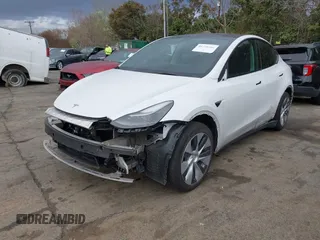 2023 Tesla Model Y Long Range z VIN 7SAYGDEE4PF621640, wystawiony jako IAAI lot #41796502 z przebiegiem 68 484 mil mil oraz . Historia ofert i sprzedaży dostępna na DreamBid. Obrazek 20.
