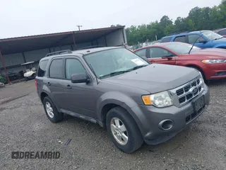 2012 Ford Escape XLT z VIN 1FMCU0DG8CKC37767, wystawiony jako IAAI lot #42483591 z przebiegiem 209 950 mil mil oraz . Historia ofert i sprzedaży dostępna na DreamBid. Obrazek 1.