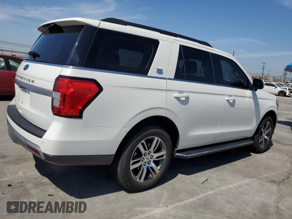 2022 Ford Expedition XLT with VIN 1FMJU1JT5NEA51183, listed as a Copart auction lot 54157545 with 32,969 mi miles and Salvage Title. Bid and sale history available at carsss.com. Image 3.