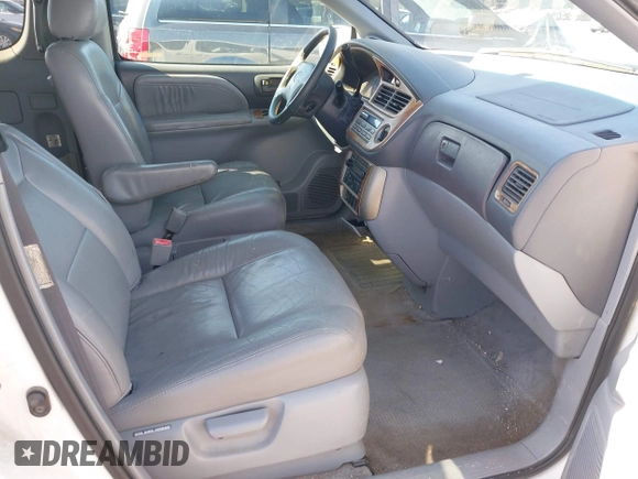 2002 Toyota Sienna LE with VIN 4T3ZF13C62U444564, listed as a IAAI auction lot 41515466 with 284,745 mi miles. Bid and sale history available at carsss.com. Image 5.