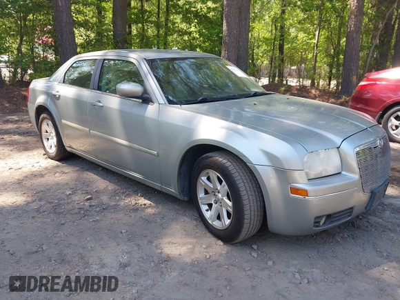2006 Chrysler 300 Touring with VIN 2C3KA53G26H405362, listed as a IAAI auction lot 42158986 with 129,389 mi miles. Bid and sale history available at carsss.com. Image 1.