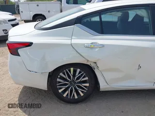 2025 Nissan Altima SV z VIN 1N4BL4DVXSN378609, wystawiony jako IAAI lot #42318744 z przebiegiem 4 751 mil mil oraz . Historia ofert i sprzedaży dostępna na DreamBid. Obrazek 6.