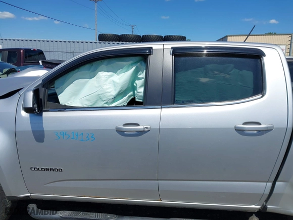 2015 Chevrolet Colorado 4WD LT with VIN 1GCGTBE36F1125107, listed as a IAAI auction lot 39514133 with 105,116 mi miles. Bid and sale history available at carsss.com. Image 15.