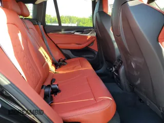 2023 BMW X3 M z VIN 5YM13EC01P9S47089, wystawiony jako Copart lot #70536243 z przebiegiem 3041 mil mil oraz . Historia ofert i sprzedaży dostępna na DreamBid. Obrazek 12.