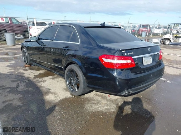 2013 Mercedes-Benz E-Class E 350 Luxury with VIN WDDHF5KB5DA672817, listed as a IAAI auction lot 41588858 with 116,506 mi miles. Bid and sale history available at carsss.com. Image 3.