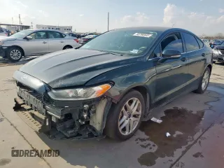 2015 Ford Fusion SE z VIN 1FA6P0HDXF5124372, wystawiony jako Copart lot #50796945 z przebiegiem 131 718 mil mil oraz Czysty tytuł • Clean title. Historia ofert i sprzedaży dostępna na DreamBid. Obrazek 1.