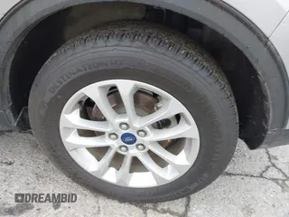 2022 Ford Escape SE z VIN 1FMCU0G62NUB32670, wystawiony jako IAAI lot #42259177 z przebiegiem 67 692 mil mil oraz . Historia ofert i sprzedaży dostępna na DreamBid. Obrazek 18.