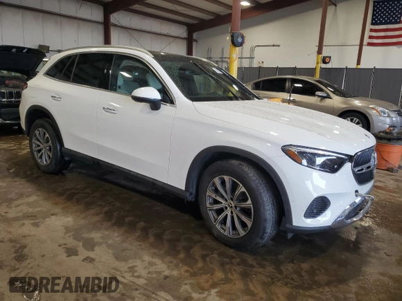 2025 Mercedes-Benz GLC 300 z VIN W1NKM4HB0SF282949, wystawiony jako Copart lot #56732965 z przebiegiem 9 971 mil mil oraz Szkoda całkowita • Salvage title. Historia ofert i sprzedaży dostępna na DreamBid. Obrazek 4.