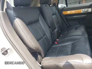 2010 Lincoln MKX z VIN 2LMDJ6JC8ABJ30277, wystawiony jako IAAI lot #42368664 z przebiegiem 149 984 mil mil oraz . Historia ofert i sprzedaży dostępna na DreamBid. Obrazek 8.