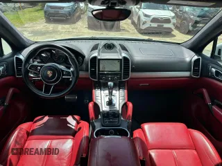 2015 Porsche Cayenne Turbo z VIN WP1AC2A27FLA81589, wystawiony jako Copart lot #58702245 z przebiegiem 136 038 mil mil oraz Czysty tytuł • Clean title. Historia ofert i sprzedaży dostępna na DreamBid. Obrazek 5.