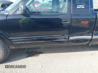 2001 Chevrolet S-10 LS with VIN 1GCCS19W818150784, listed as a IAAI auction lot 41864042 with 103,561 mi miles and . Bid and sale history available at DreamBid. Image 6.
