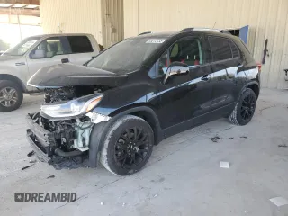 2020 Chevrolet Trax LT z VIN KL7CJLSB3LB348455, wystawiony jako Copart lot #45272735 z przebiegiem 108 726 mil mil oraz Szkoda całkowita • Salvage title. Historia ofert i sprzedaży dostępna na DreamBid. Obrazek 1.