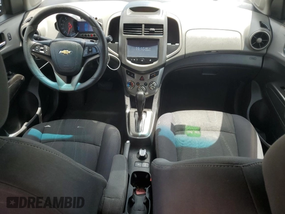 2014 Chevrolet Sonic LT z VIN 1G1JC5SH2E4140894, wystawiony jako Copart lot #55408215 z przebiegiem 122 783 mil mil oraz Szkoda całkowita • Salvage title. Historia ofert i sprzedaży dostępna na DreamBid. Obrazek 8.