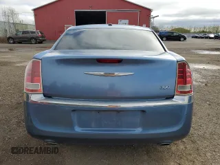 2011 Chrysler 300 z VIN 2C3CA4CG7BH611690, wystawiony jako Copart lot #55043875 z przebiegiem 122 014 mil mil oraz Czysty tytuł • Clean title. Historia ofert i sprzedaży dostępna na DreamBid. Obrazek 6.
