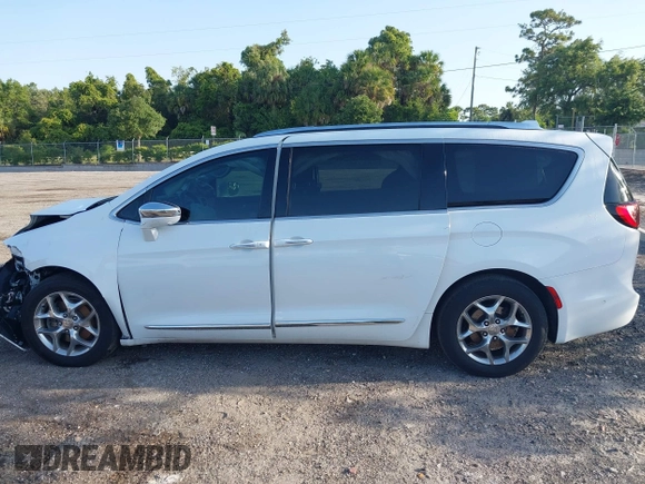 2017 Chrysler Pacifica Limited z VIN 2C4RC1GG9HR514681, wystawiony jako IAAI lot #42268035 z przebiegiem 153 319 mil mil oraz . Historia ofert i sprzedaży dostępna na DreamBid. Obrazek 14.
