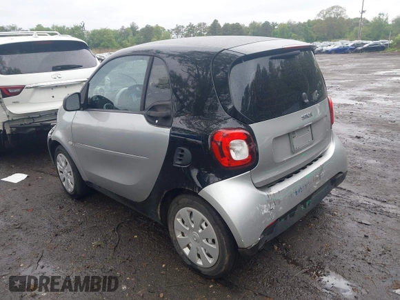 2016 Smart fortwo Passion z VIN WMEFJ5DA3GK055906, wystawiony jako IAAI lot #42274280 z przebiegiem 29 070 mil mil oraz . Historia ofert i sprzedaży dostępna na DreamBid. Obrazek 3.