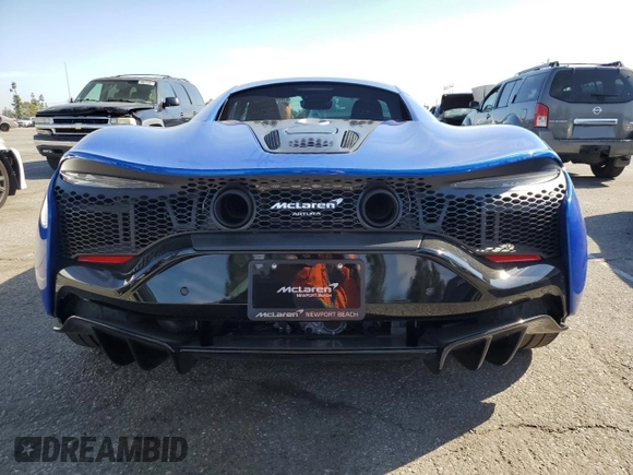 2023 McLaren Artura z VIN SBM16AEA9PW001592, wystawiony jako Copart lot #50613595 z przebiegiem 2956 mil mil oraz Szkody całkowita. Historia ofert i sprzedaży dostępna na DreamBid. Obrazek 6.