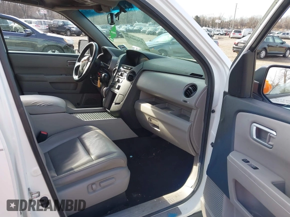 2014 Honda Pilot EX-L with VIN 5FNYF3H59EB003409, listed as a IAAI auction lot 41666126 with 170,658 mi miles. Bid and sale history available at carsss.com. Image 5.