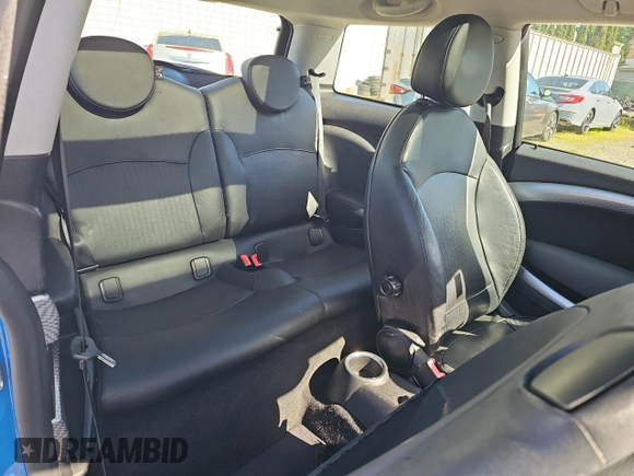 2009 MINI Hardtop S with VIN WMWMF73519TW86705, listed as a Copart auction lot 52047985 with 80,443 mi miles and Clean title. Bid and sale history available at DreamBid. Image 6.