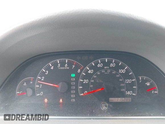 2005 Toyota Camry STD z VIN 4T1BE32K65U383111, wystawiony jako IAAI lot #41735806 z przebiegiem 115 285 mil mil oraz . Historia ofert i sprzedaży dostępna na DreamBid. Obrazek 7.