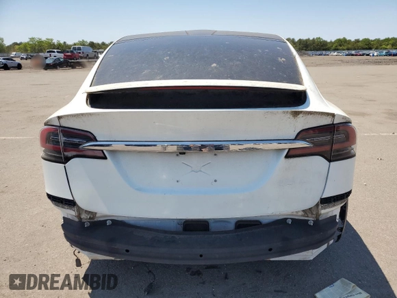 2016 Tesla Model X 70D z VIN 5YJXCAE26GF004233, wystawiony jako Copart lot #58378805 z przebiegiem 90 133 mil mil oraz Szkoda całkowita • Salvage title. Historia ofert i sprzedaży dostępna na DreamBid. Obrazek 6.