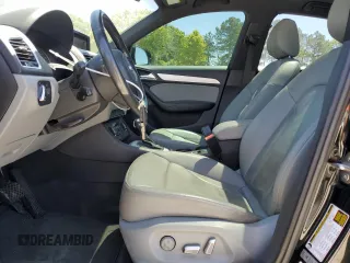 2018 Audi Q3 Premium z VIN WA1BCCFS1JR018251, wystawiony jako Copart lot #53403755 z przebiegiem 96 134 mil mil oraz Szkoda całkowita • Salvage title. Historia ofert i sprzedaży dostępna na DreamBid. Obrazek 7.