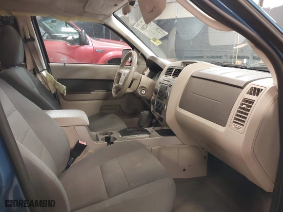 2009 Ford Escape XLT with VIN 1FMCU93G99KB70918, listed as a IAAI auction lot 41942399 with 141,158 mi miles. Bid and sale history available at carsss.com. Image 5.