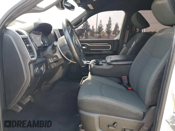 2021 Ram 2500 Big Horn z VIN 3C6UR5DL5MG633465, wystawiony jako Copart lot #47214265 z przebiegiem 73 693 mil mil oraz Szkoda całkowita • Salvage title. Historia ofert i sprzedaży dostępna na DreamBid. Obrazek 7.