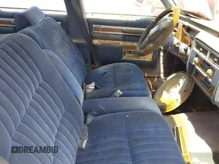 1984 Cadillac DeVille z VIN 1G6AM6989E9064371, wystawiony jako IAAI lot #42365461 z przebiegiem 42 401 mil mil oraz . Historia ofert i sprzedaży dostępna na DreamBid. Obrazek 5.