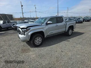 2024 Toyota Tacoma SR5 z VIN 3TMLB5JN6RM052743, wystawiony jako Copart lot #57475065 z przebiegiem 1 451 mil mil oraz Szkoda całkowita • Salvage title. Historia ofert i sprzedaży dostępna na DreamBid. Obrazek 1.