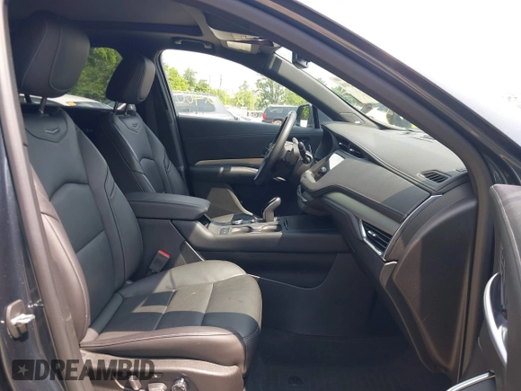 2019 Cadillac XT4 FWD Premium Luxury z VIN 1GYFZCR43KF143980, wystawiony jako IAAI lot #42472400 z przebiegiem 36 496 mil mil oraz . Historia ofert i sprzedaży dostępna na DreamBid. Obrazek 5.