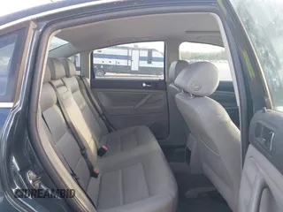 2004 Volkswagen Passat GLS z VIN WVWPD63B34P207546, wystawiony jako IAAI lot #42088512 z przebiegiem 302 909 mil mil oraz . Historia ofert i sprzedaży dostępna na DreamBid. Obrazek 8.