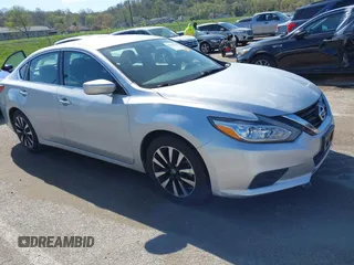 2018 Nissan Altima SR with VIN 1N4AL3APXJC258864, listed as a IAAI auction lot 42018305 with 59,265 mi miles and . Bid and sale history available at carsss.com. Image 1.