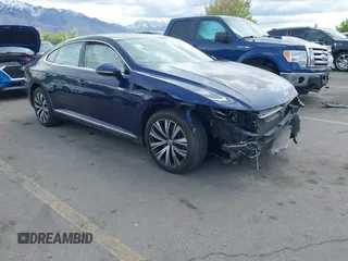 2019 Volkswagen Arteon SE с VIN WVWBR7AN3KE030990, выставлен на аукционе IAAI как лот 42130127 с пробегом 68 064 миль миль и . История ставок и продаж доступна на DreamBid. Изображение 1.