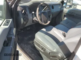 2014 Ford F-250 XL z VIN 1FTBF2A63EEA73881, wystawiony jako Copart lot #57694895 z przebiegiem 228 589 mil mil oraz Czysty tytuł • Clean title. Historia ofert i sprzedaży dostępna na DreamBid. Obrazek 8.