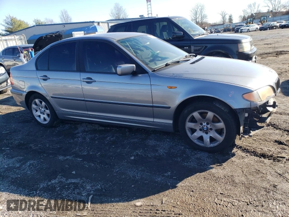 2004 BMW 3 Series 325xi with VIN WBAEU33404PR09229, listed as a Copart auction lot 84019224 with 121,012 mi miles and Salvage Title. Bid and sale history available at carsss.com. Image 4.