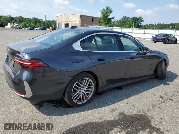 2024 BMW 5 Series 530i xDrive with VIN WBA53FJ03RCS08462, listed as a Copart auction lot 62658145 with 32,323 mi miles and Clean title. Bid and sale history available at DreamBid. Image 3.