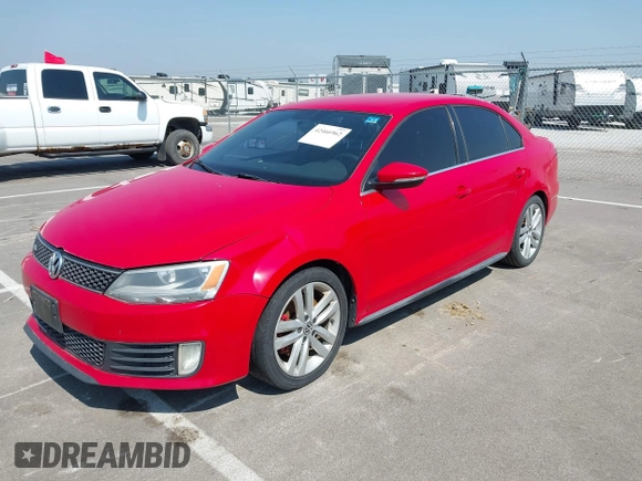2013 Volkswagen Jetta GLI Autobahn z VIN 3VW4A7AJ8DM223742, wystawiony jako IAAI lot #42466962 z przebiegiem 111 407 mil mil oraz . Historia ofert i sprzedaży dostępna na DreamBid. Obrazek 2.