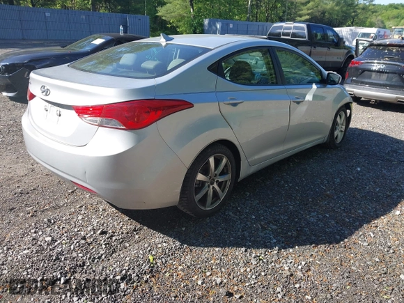 2013 Hyundai Elantra GLS z VIN 5NPDH4AE1DH257091, wystawiony jako IAAI lot #42306831 z przebiegiem 183 301 mil mil oraz . Historia ofert i sprzedaży dostępna na DreamBid. Obrazek 4.