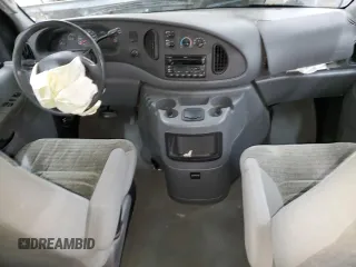 2003 Ford Econoline Passenger XL z VIN 1FBSS31S73HA53454, wystawiony jako Copart lot #85071194 z przebiegiem 118 788 mil mil oraz Szkoda całkowita • Salvage title. Historia ofert i sprzedaży dostępna na DreamBid. Obrazek 8.